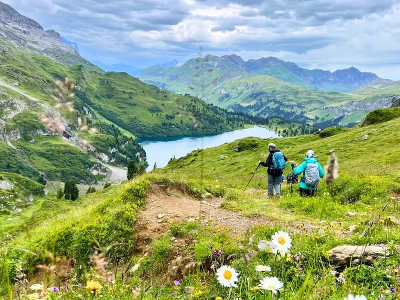 Alps Adventure Geneva — private helicopter transfer to Swiss Alps mountain refuge with glacier walk and Mont Blanc panorama
