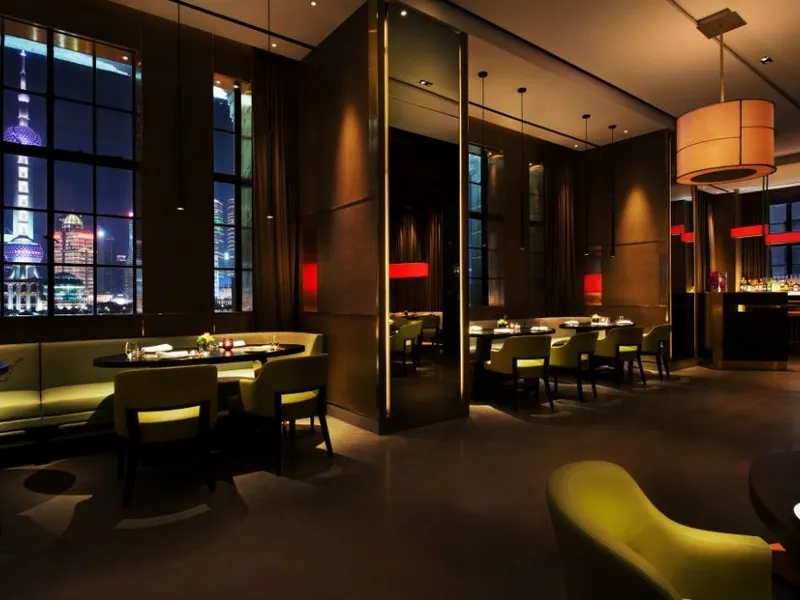 Hakkasan Shanghai — glamorous Cantonese restaurant on the Shanghai waterfront